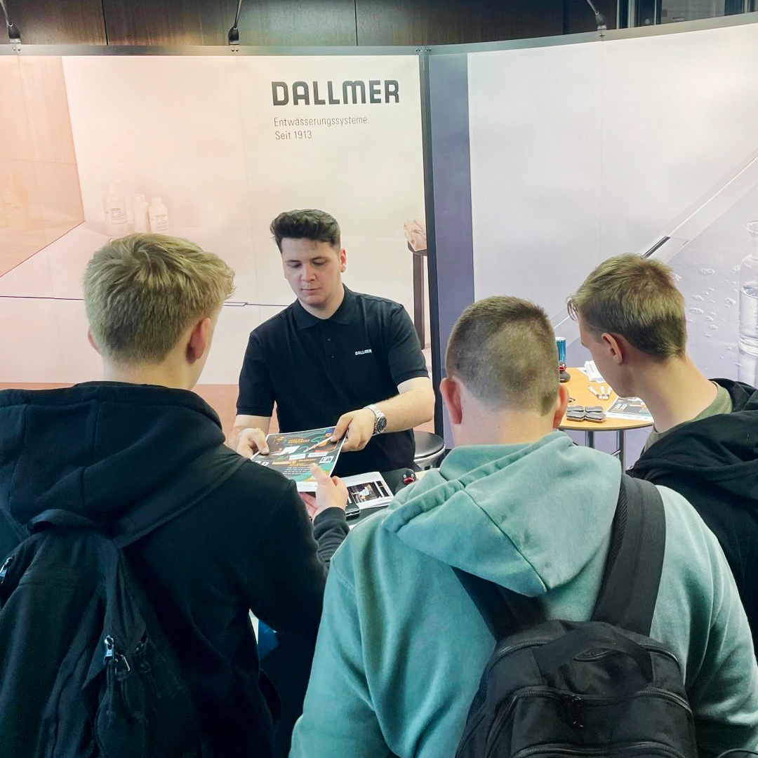 Viele Jugendliche, die sich für eine Ausbildungsstelle interessierten, besuchten den Dallmer Messestand. Foto: Dallmer GmbH + Co. KG